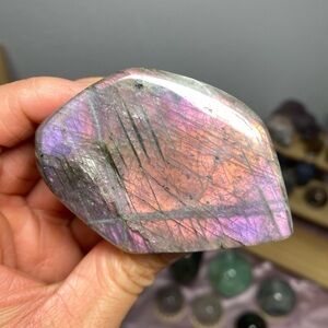 LABRADORITE PINK PURPLE RAINBOW FLASH CRYSTAL CARVING